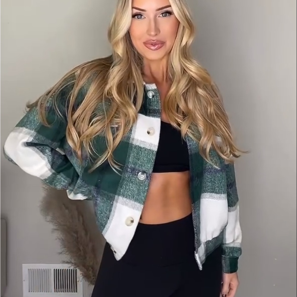 Cropped plaid shirt
